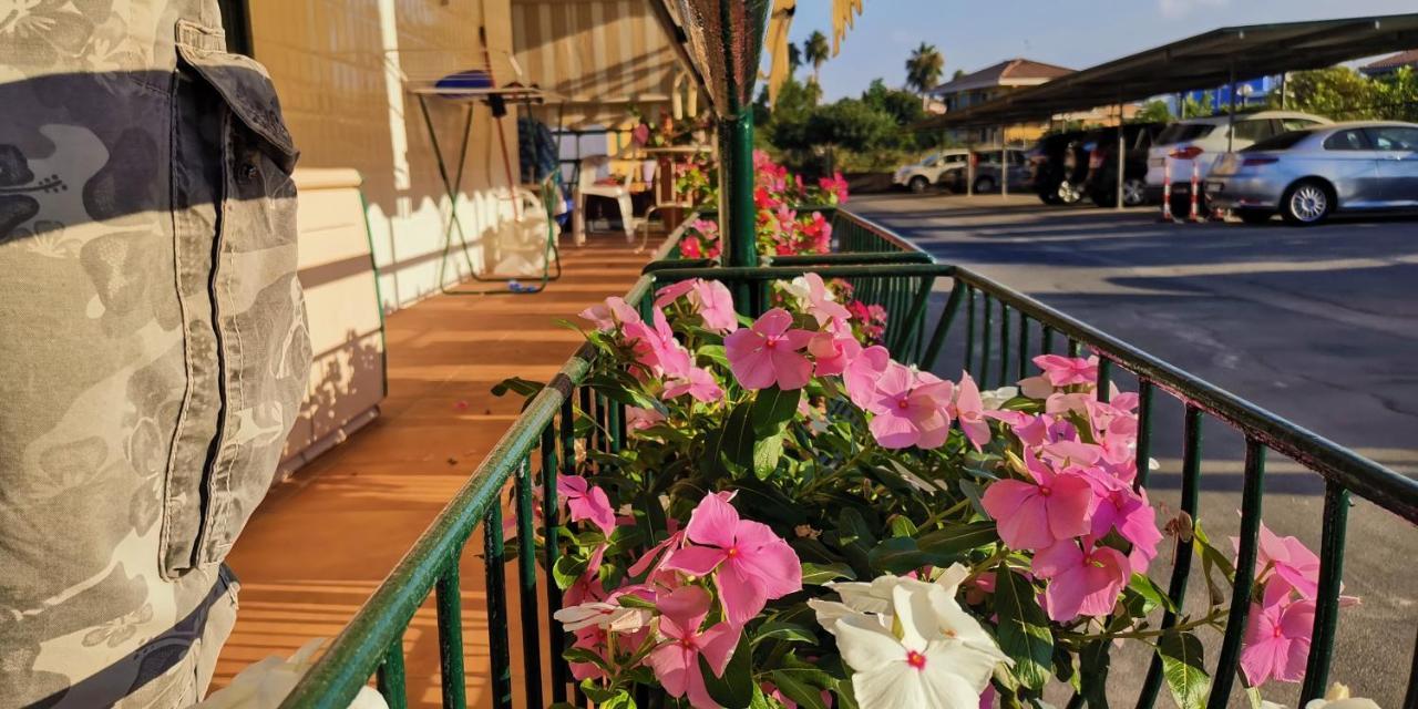 Sea Garden, Fronte Mare Con Piscina Apartment Маскали Екстериор снимка