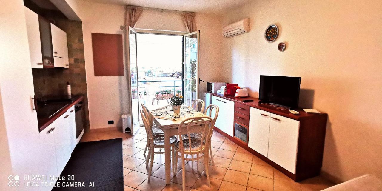 Sea Garden, Fronte Mare Con Piscina Apartment Маскали Екстериор снимка