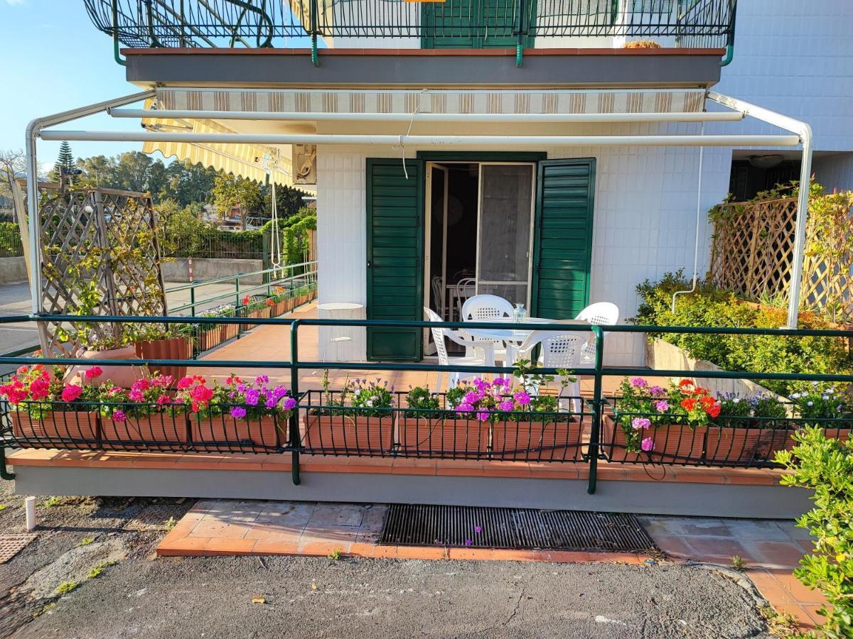 Sea Garden, Fronte Mare Con Piscina Apartment Маскали Екстериор снимка