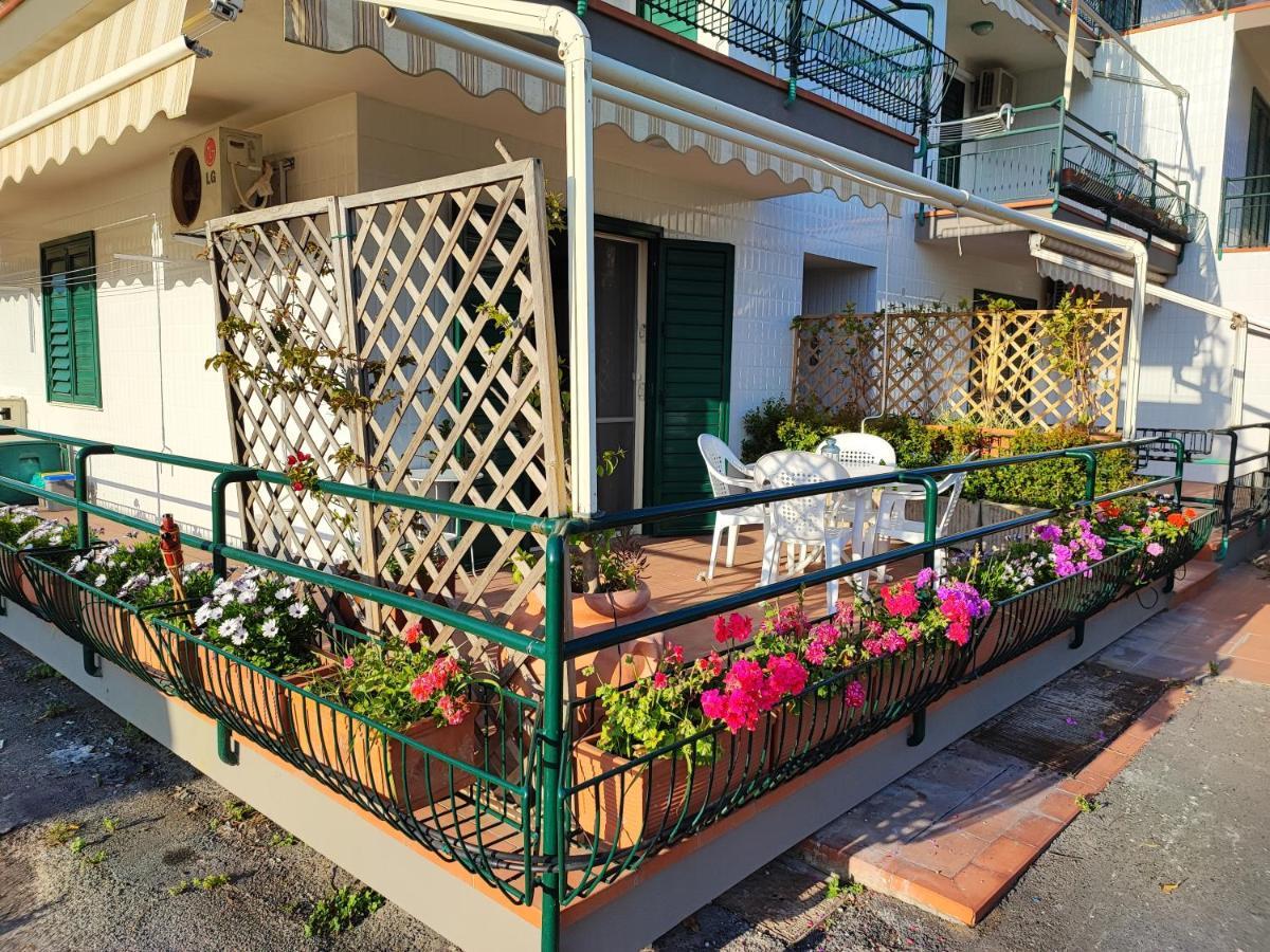 Sea Garden, Fronte Mare Con Piscina Apartment Маскали Екстериор снимка